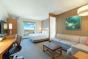 Premium bedding, down comforters, desk, laptop workspace - Hyatt Place Denver Downtown (Denver)