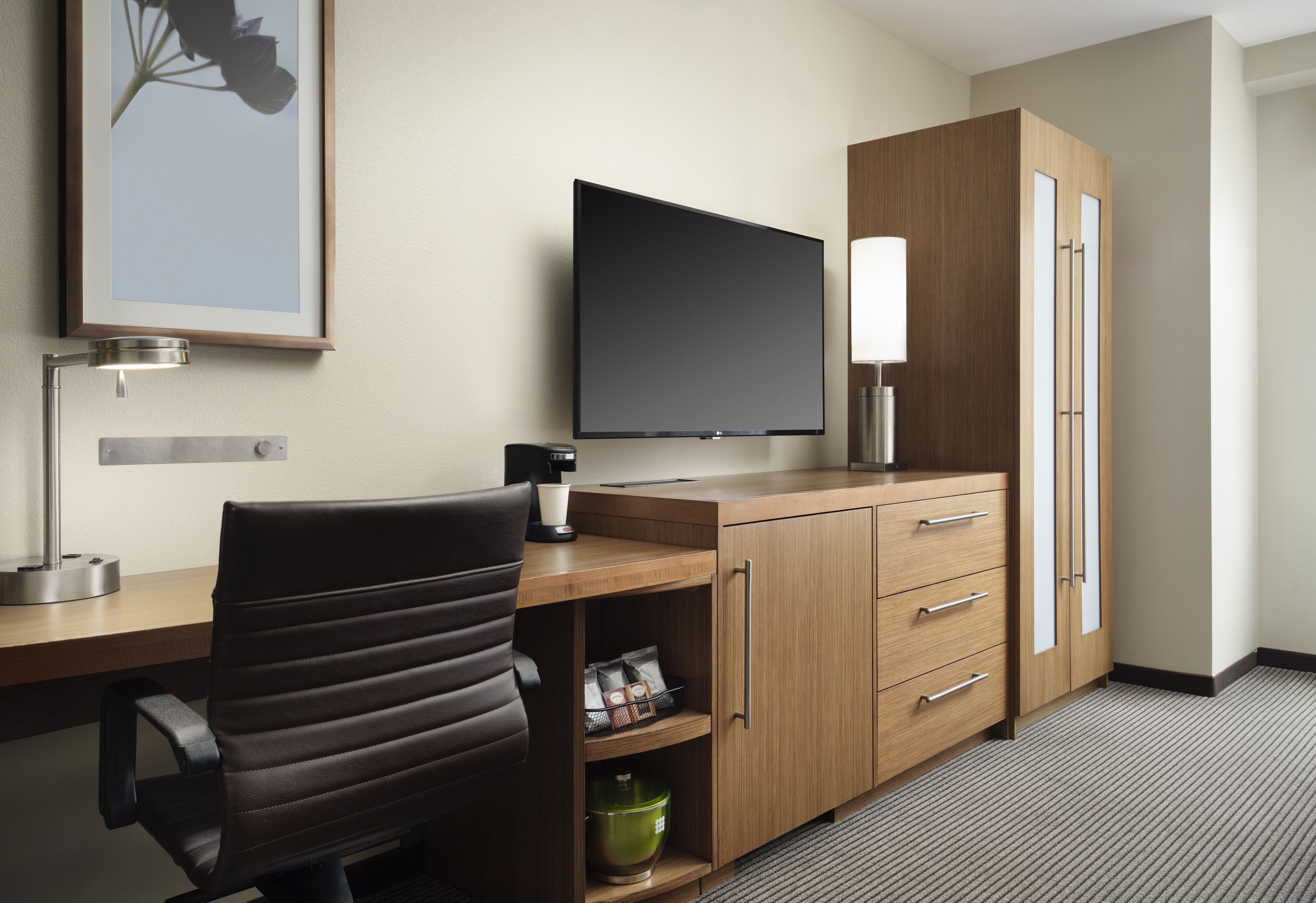 42-inch flat-screen tv with cable channels, tv