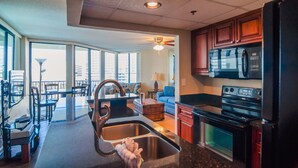 Room, 1 Bedroom | Private kitchen
