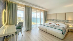 Junior Suite, Side Sea View (Free Beach Access, Safe, Minibar) | 客房設施服務
