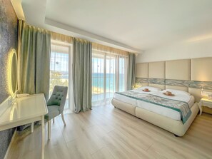 Junior Suite, Side Sea View (Free Beach Access, Safe, Minibar) | Room amenity - Grifid Hotel Metropol - Premium All Inclusive (Golden Sands)