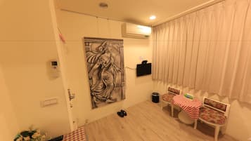Superior Double Room | Desk, soundproofing, rollaway beds, free WiFi