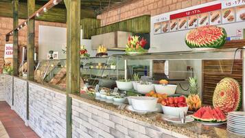 5 restaurants, breakfast, lunch, dinner served; international cuisine