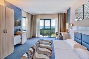 标准双人房, 部分海景 (Free Aquapark Access) | 迷你吧(备有免费物品)、办公桌、免费婴儿床、免费 WiFi