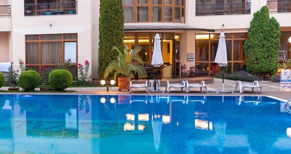 En sÀsongsöppen utomhuspool