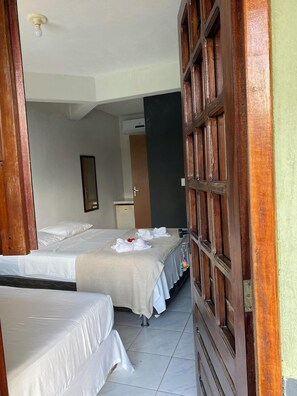 Minibar, iron/ironing board, free WiFi, bed sheets - Pousada Vila do Sol (Ipojuca)
