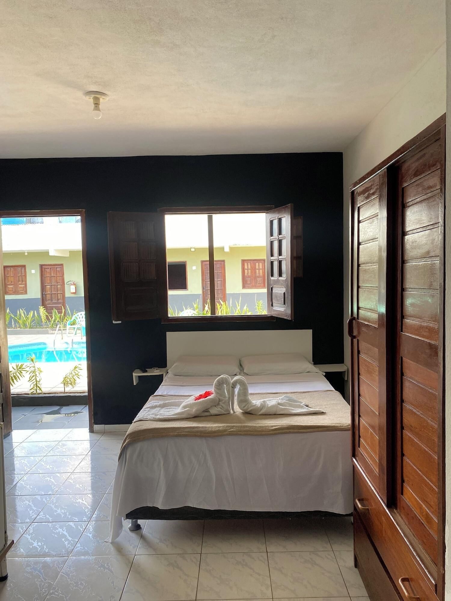 Minibar, iron/ironing board, free WiFi, bed sheets