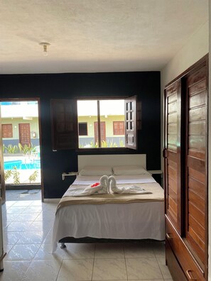 Minibar, iron/ironing board, free WiFi, bed sheets - Pousada Vila do Sol (Ipojuca)