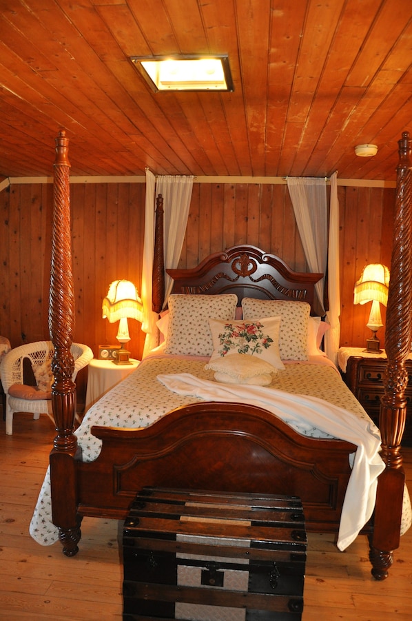 Deluxe Room, 1 Queen Bed, Fireplace, Sea View (Edward Henry) | 1 bedroom, individually decorated, individually furnished, free WiFi