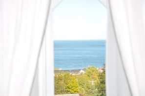 Deluxe Room, 1 Queen Bed, Fireplace, Sea View (Edward Henry)