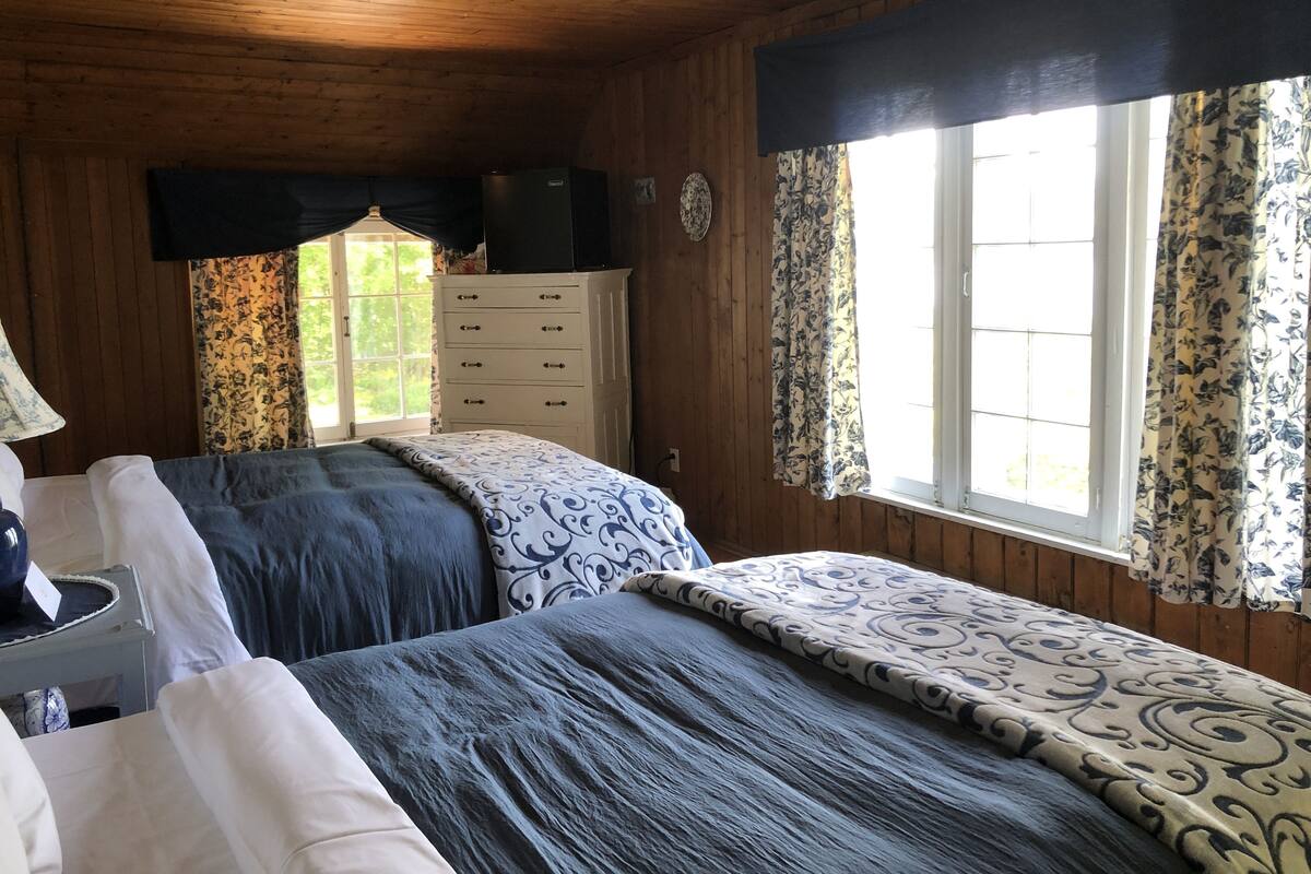 Free WiFi, individually decorated, individually furnished, bed sheets