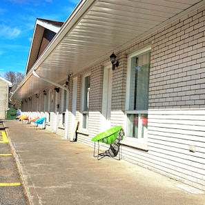 Unclassified image, 4 of 41, button - Motel Bonsoir (Saint-Charles-Borromée)