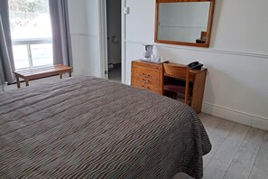 Standard Room, 1 Queen Bed