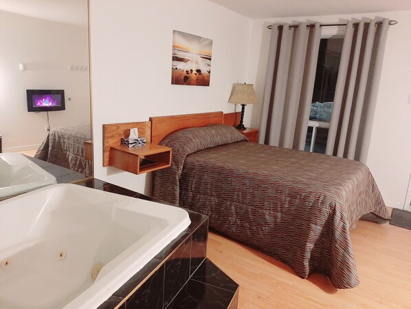 Superior Room, 1 Double Bed, Jetted Tub
