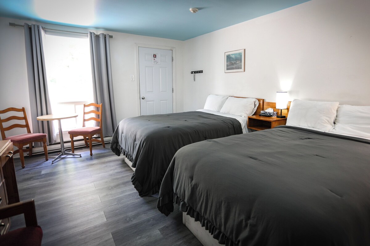 Chambre Double Standard, 2 lits doubles | Literie de qualité supérieure, matelas Tempur-Pedic, bureau