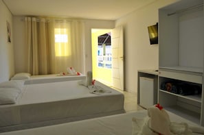 Family Quadruple Room | In-room safe, desk, free WiFi, bed sheets - Pousada Jóia Rara (Ipojuca)