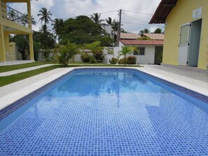 حمّام سباحة خارجي