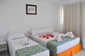 جناح - بمنظر للمسبح | خزنة داخل الغرفة ومكتب وواي فاي مجانًا وملاءات أسرّة