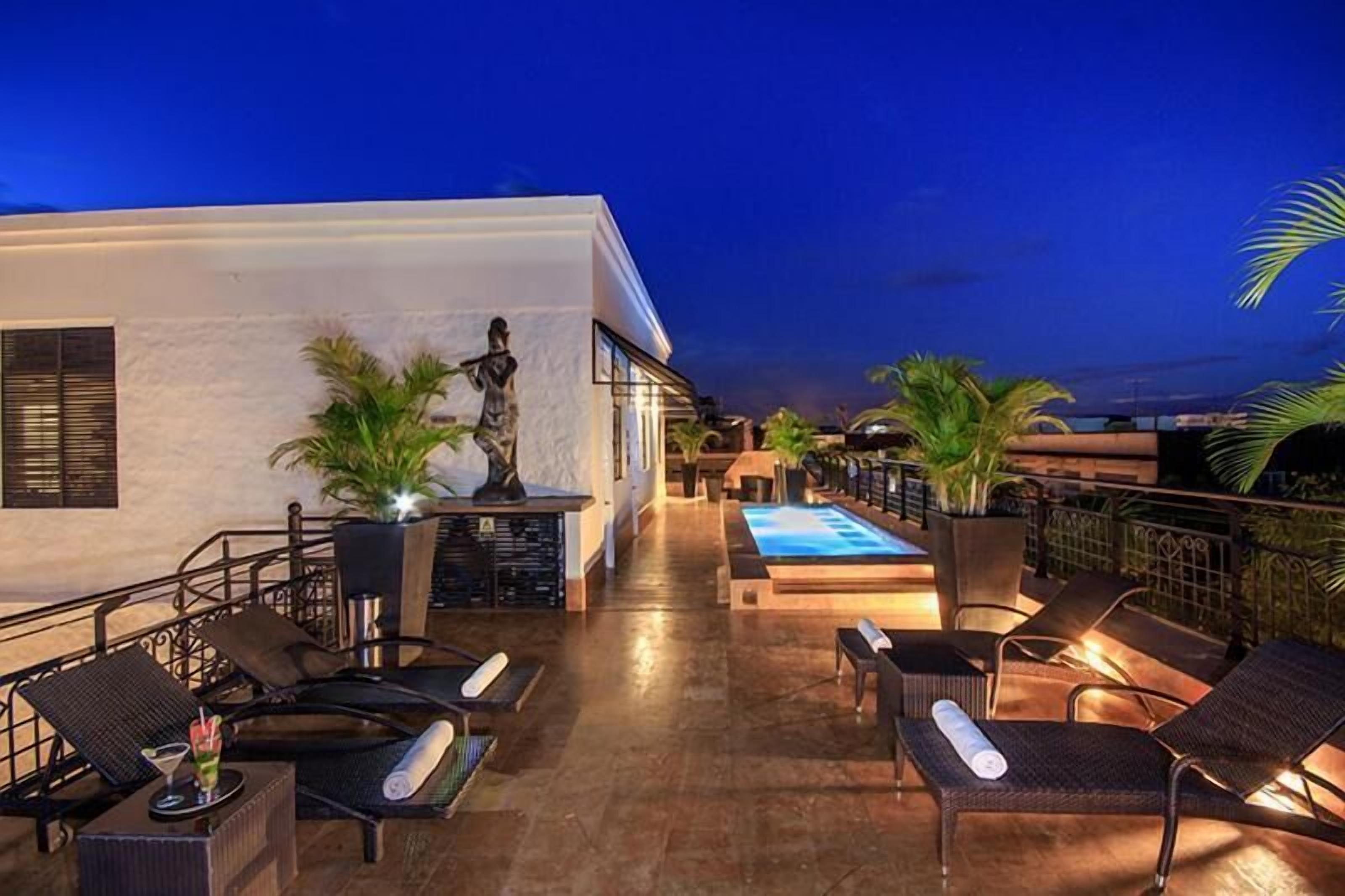 Seasonal outdoor pool