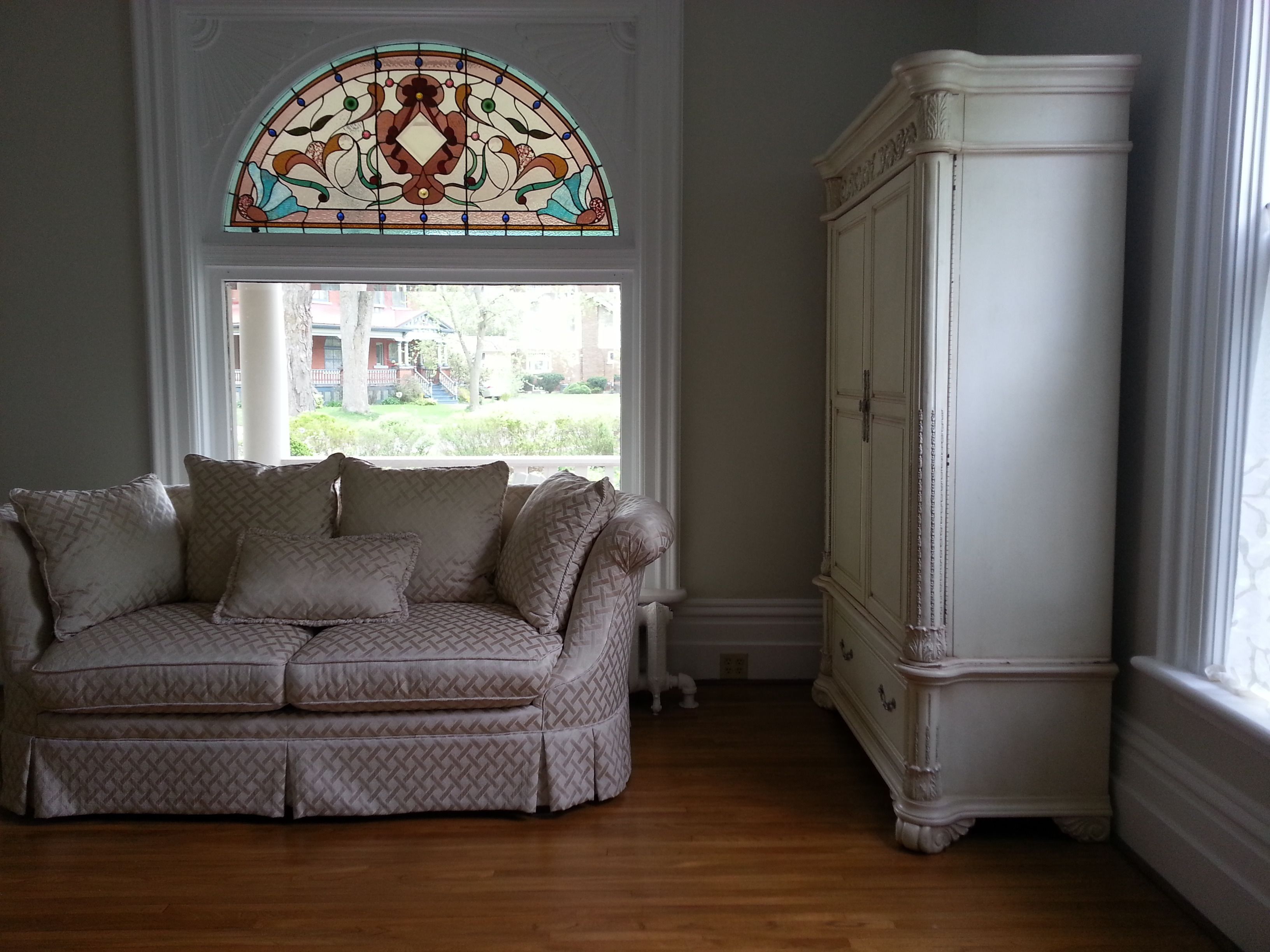 Main Floor, 2 Bedrooms, Garden View | Living area | Pay films