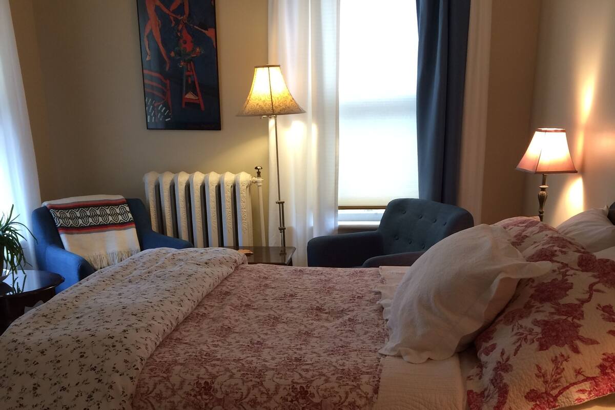 Suite, 1 Queen Bed, Garden View