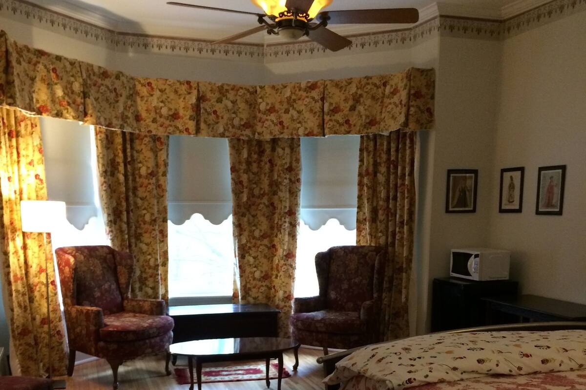 Superior Suite, 1 King Bed, Garden View
