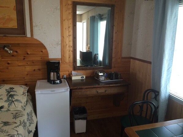 Cabin, Kitchen | Private kitchenette | Microwave, coffee/tea maker