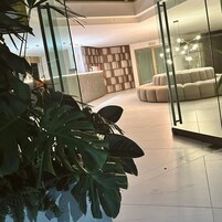 32-tommu LCD-sjónvarp með kapalrásum, sjónvarp.