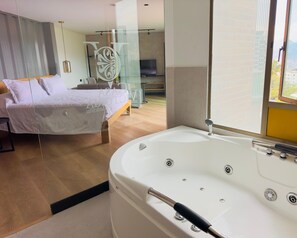 Junior Suite | Bathroom | Hair dryer, bidet, towels - Hotel Casa Victoria Medellín (Medellín)