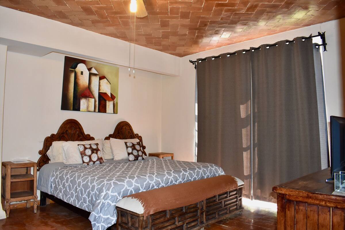 Camera Standard, 1 letto king | Ferro/asse da stiro, Wi-Fi gratuito, lenzuola