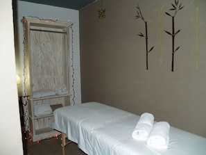 1 treatment room, manicures and pedicures