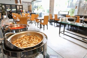 Daily buffet breakfast (PHP 350 per person)