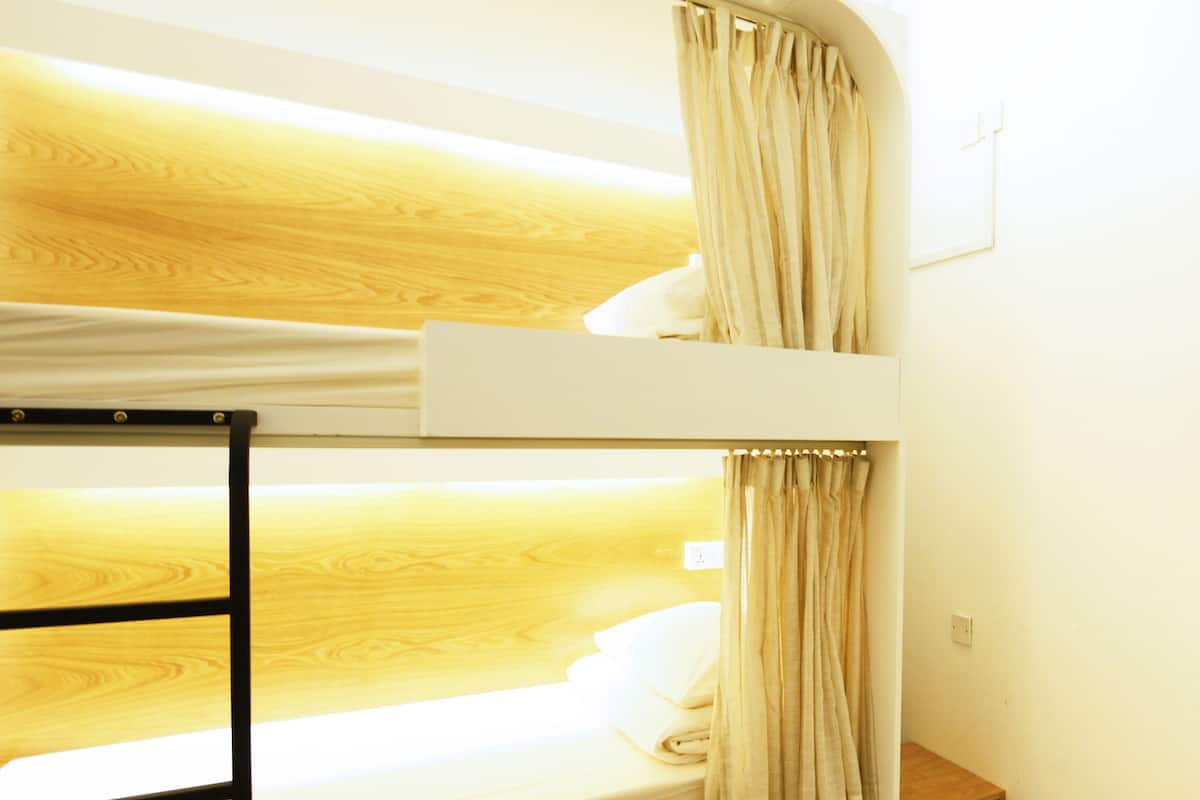 1 Bed in Superior Triple Mixed Shared Room | Gratis wifi