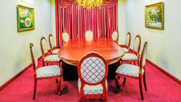 Presidential Suite | In-room dining