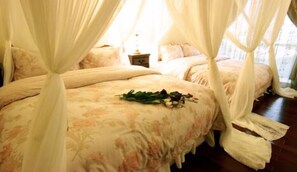 Village Quadruple Room | Desk, rollaway beds, free WiFi