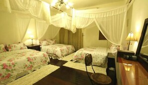 Deluxe Room (3 Double Beds) | Desk, rollaway beds, free WiFi