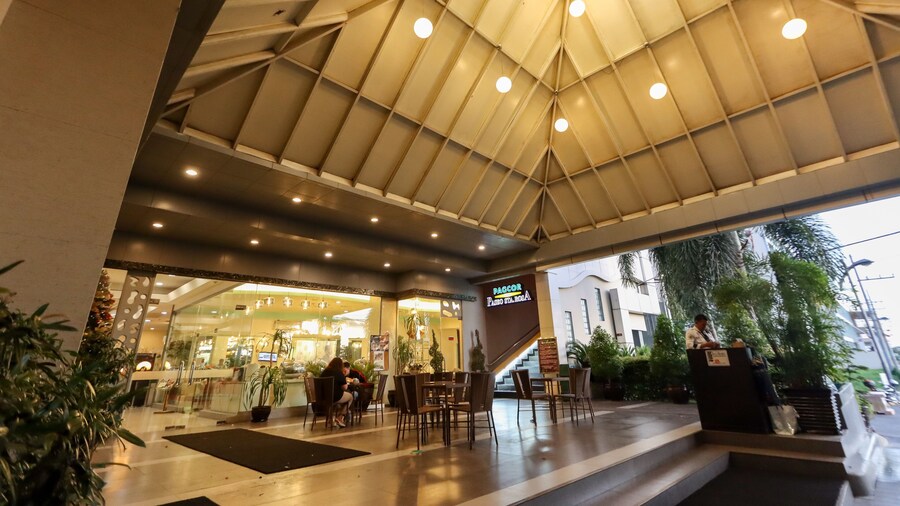 Paseo Premiere Hotel