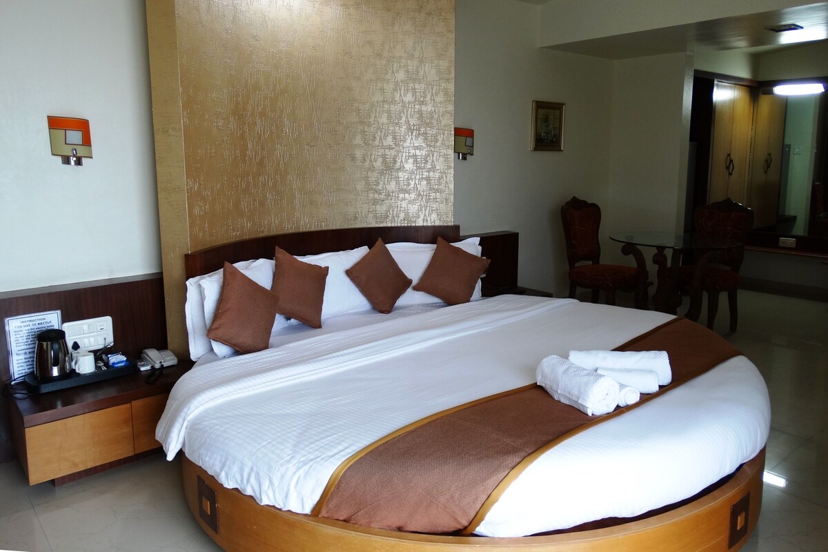 Superior Suite, 1 Bedroom, Refrigerator, Ocean View | Desk, rollaway beds, free WiFi