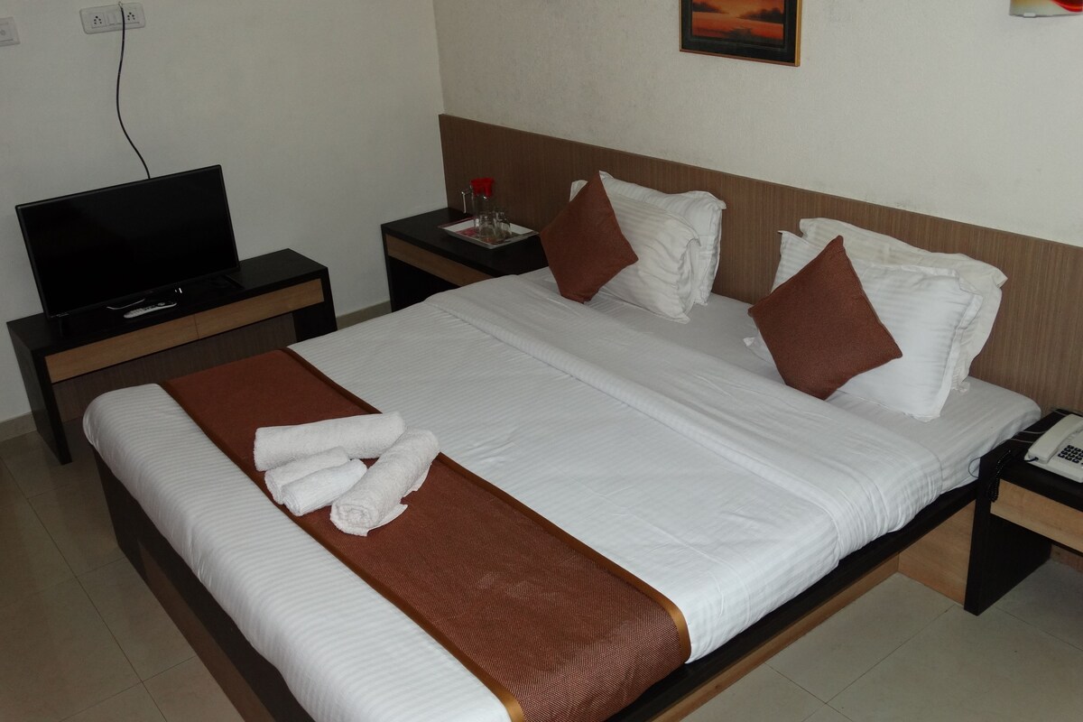 Family Double or Twin Room, 2 Bedrooms, Accessible, Balcony | Desk, rollaway beds, free WiFi