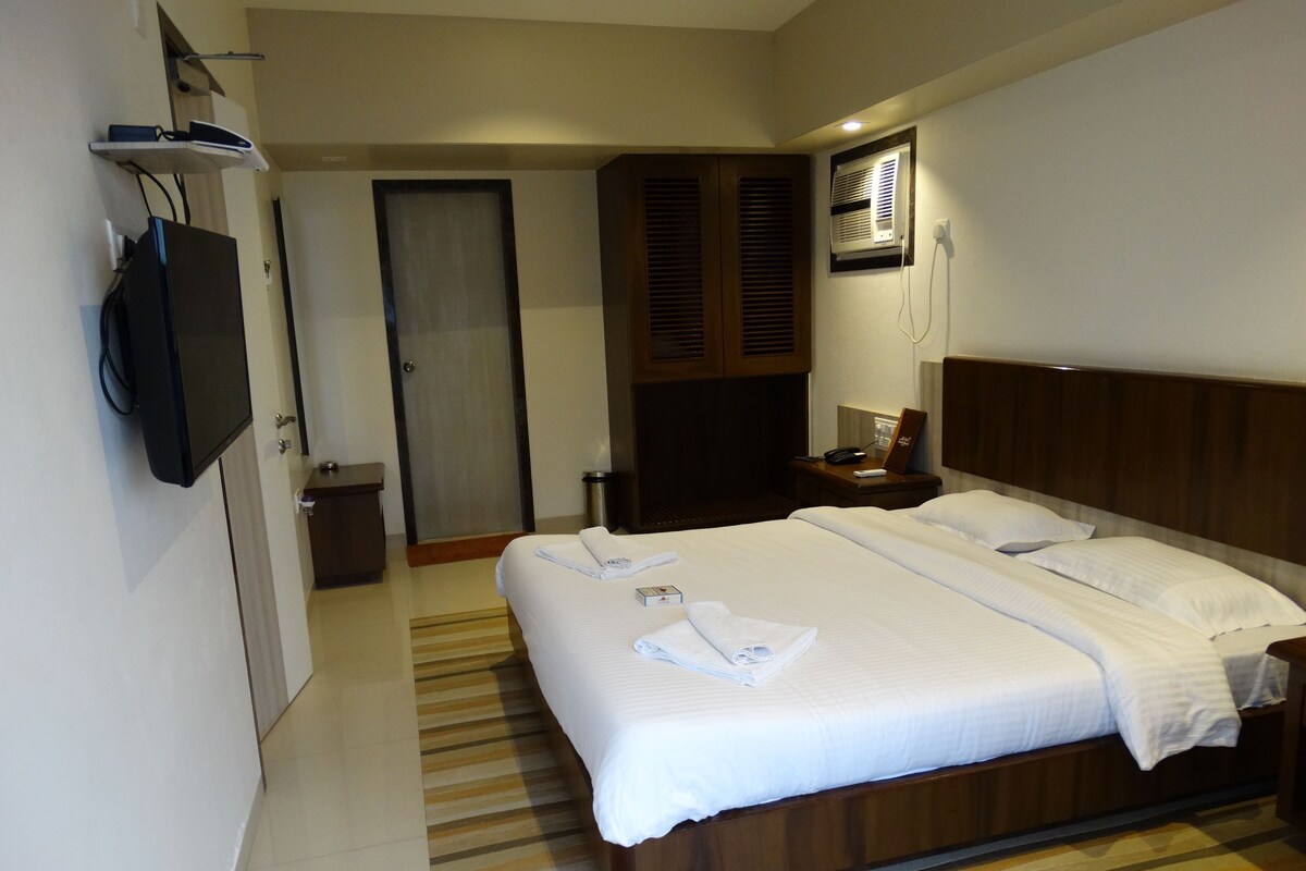 Double Room (NON AC) | Desk, rollaway beds, free WiFi