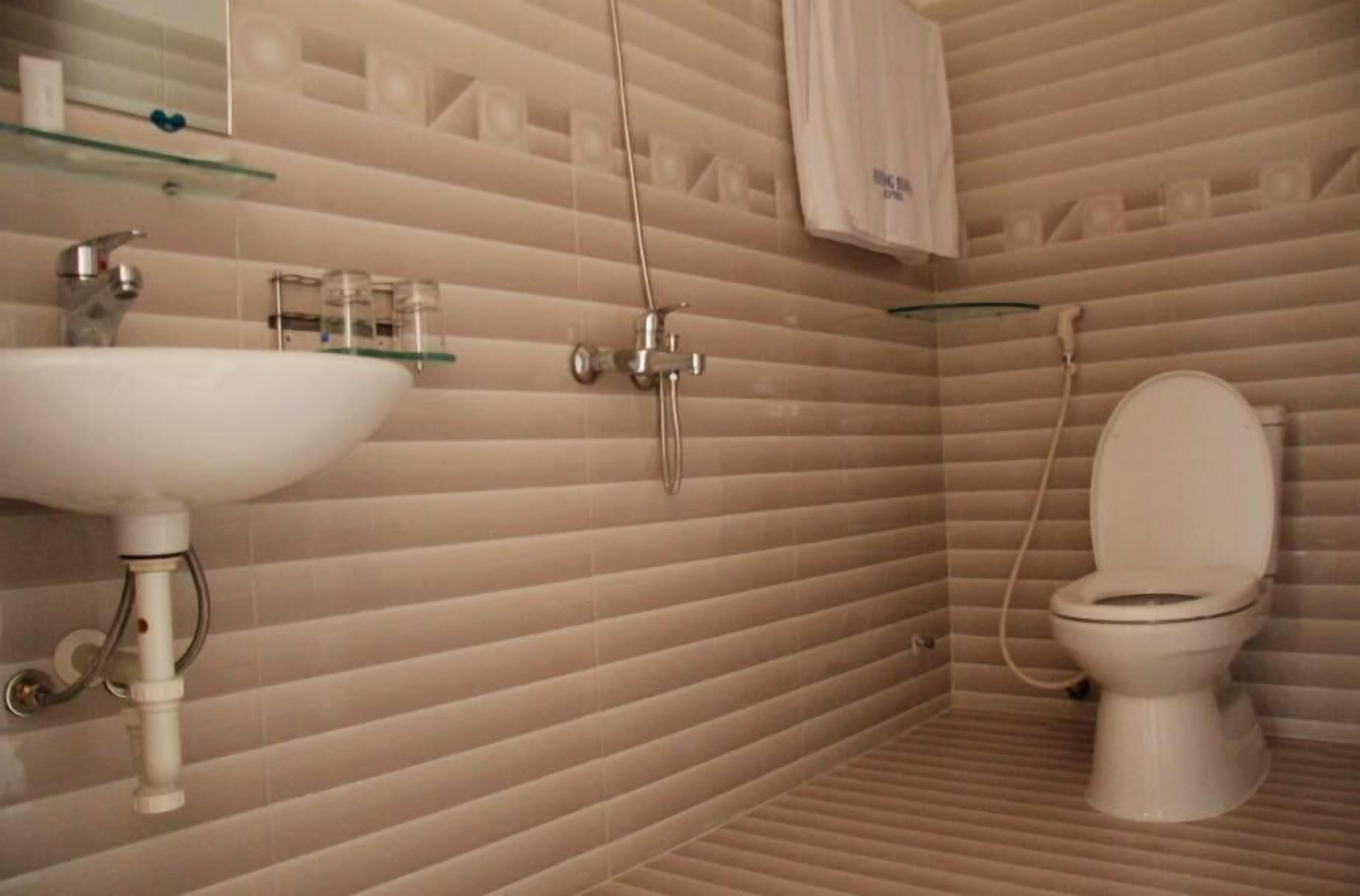 superior room, 1 double bed | bathroom | shower, towels