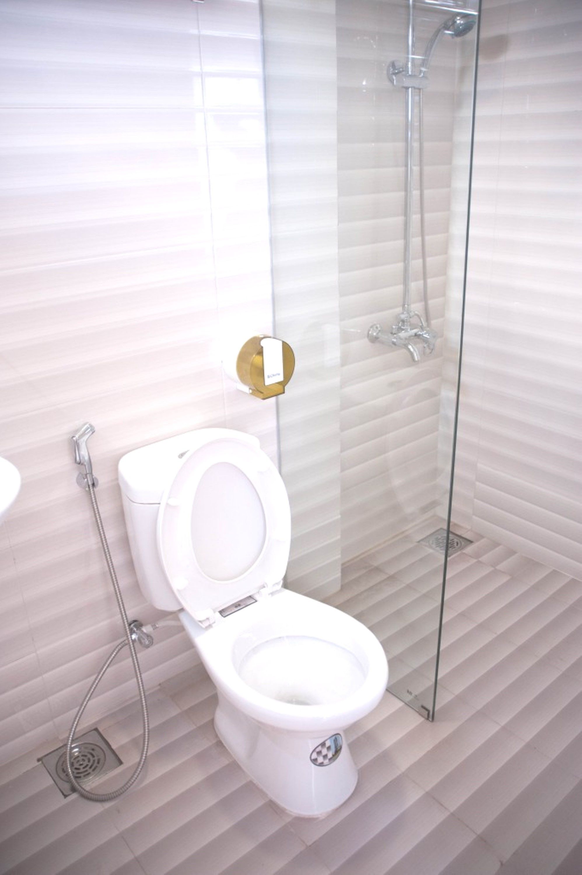 deluxe room, 1 double bed, city view | bathroom | shower, towels