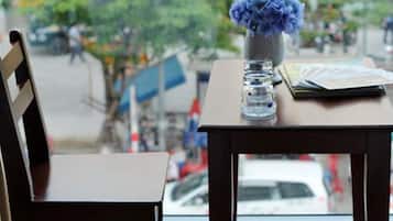 Phòng Deluxe, 1 giường đôi, quang cảnh thành phố | Nội thất lối vào