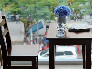 Deluxe Room, 1 Double Bed, City View | Interior entrance - Huong Binh Hotel Da Nang (Da Nang)