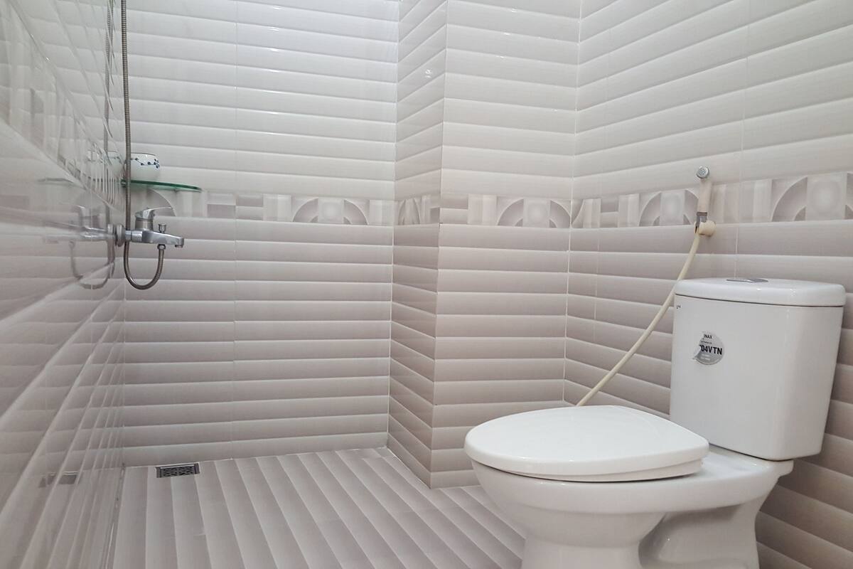 superior room, 2 single beds | bathroom | shower, towels