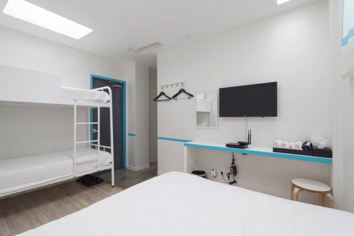 Free WiFi, bed sheets