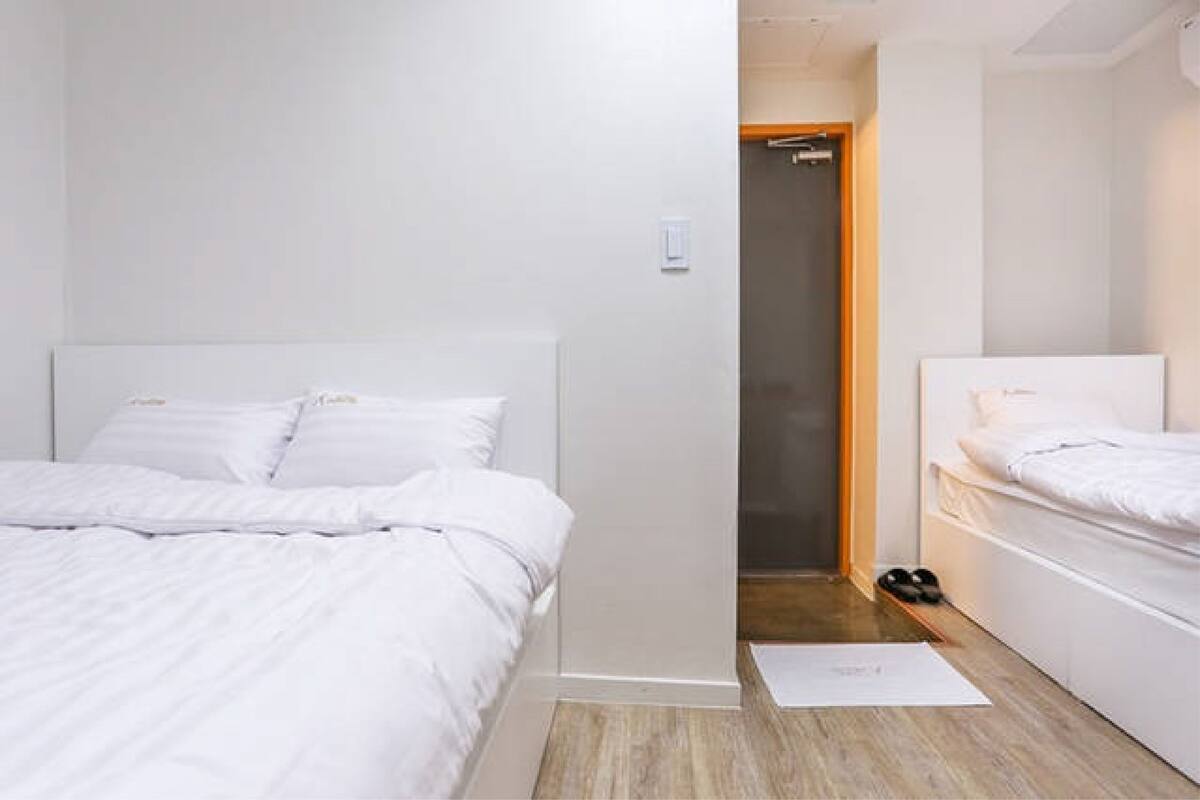 Free WiFi, bed sheets