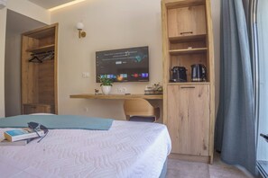 Deluxe Double or Twin Room | Bathroom | Shower, bidet, towels - Sunlight Hotel (Agios Vasileios)