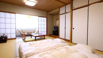 传统客房, 无烟房 (Japanese-Style Room with Private Bath) | 客房内保险箱、办公桌、笔记本电脑工作区、免费 WiFi