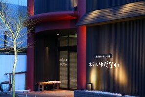 Front of property - evening/night - Hotel Yudanaka (Yamanouchi)